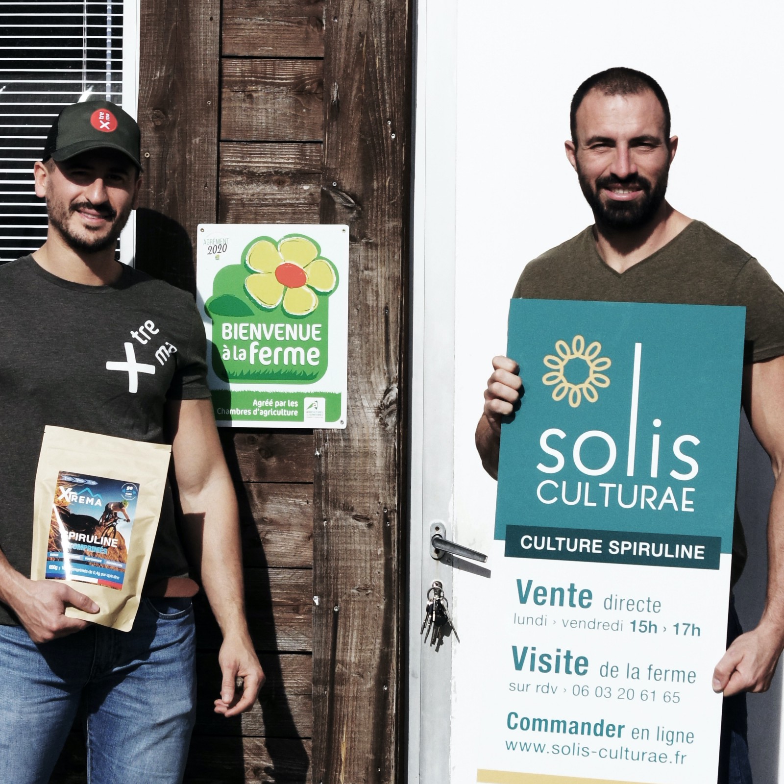 Notre équipe cultive une spiruline commercialisée sous deux entités Solis Culturae (bien-être) et x:trema, notre marque pour les sportifs.